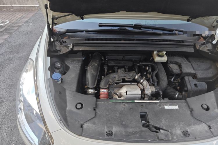 Used DS 5 2015 1.6T Luxury Edition THP160 Engine Bay Right