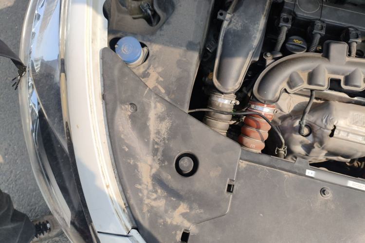 Used DS 5 2015 1.6T Luxury Edition THP160 Engine Bay Right