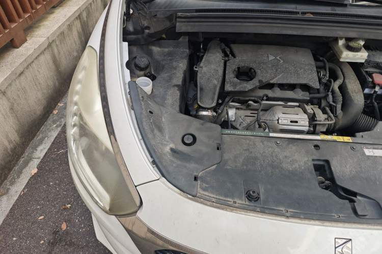 Used DS 5 2015 1.8T Luxury Edition THP200 Engine Bay Right