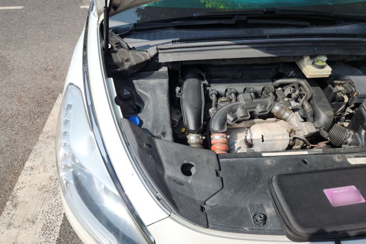 Used DS 5 2015 1.6T Luxury Edition THP160 Engine Bay Right