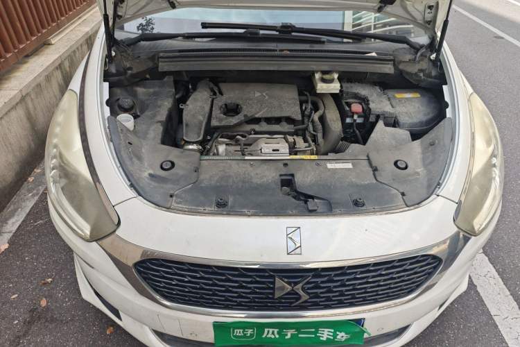 Used DS 5 2015 1.8T Luxury Edition THP200 Engine Bay