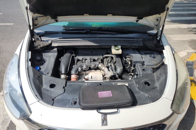 Used DS 5 2015 1.6T Luxury Edition THP160 Engine Bay