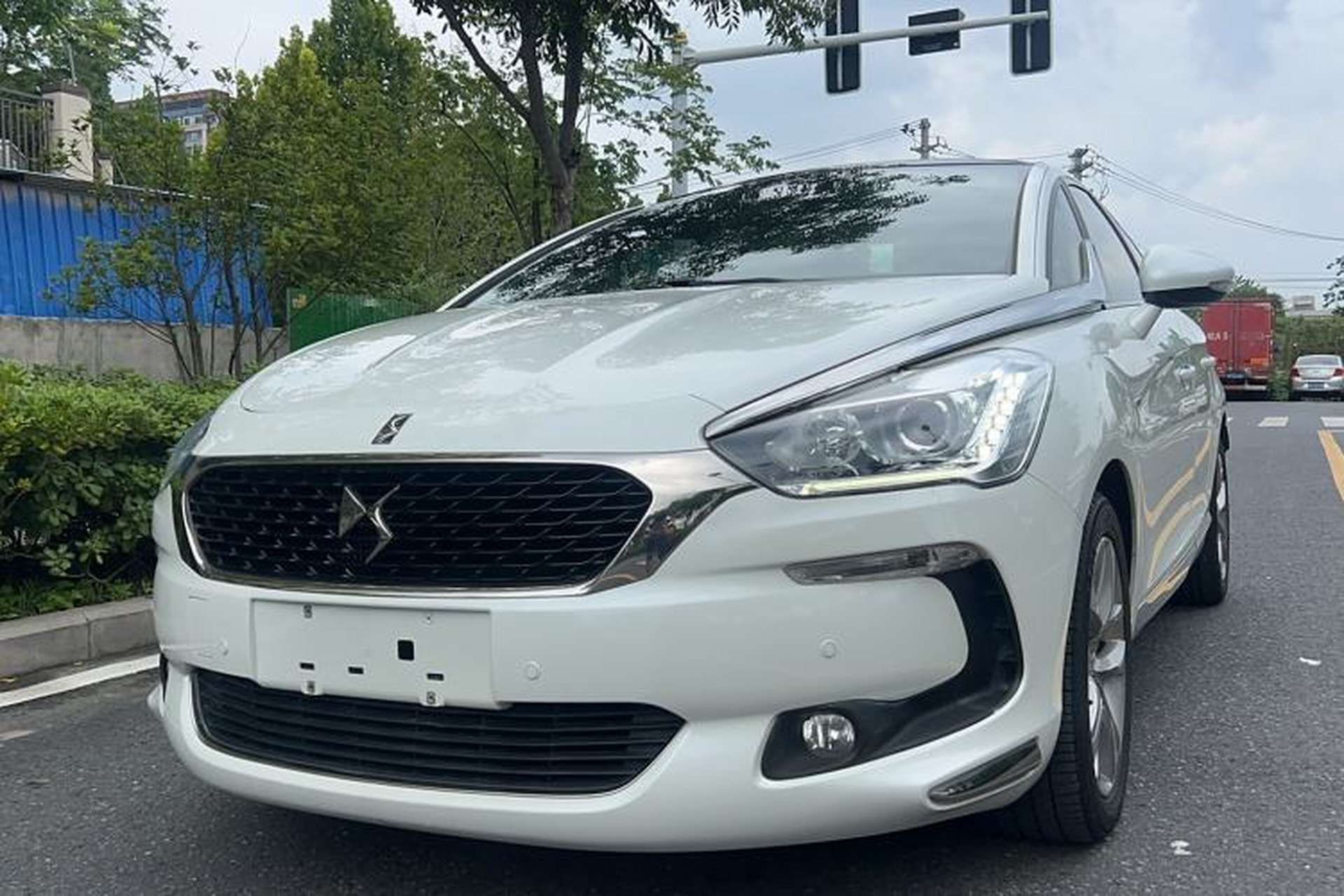Used DS 5 2015 1.6T Luxury Edition THP160 Front Left 45 Deg