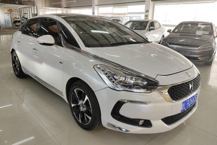 Used DS 5 2015 1.6T Luxury Edition THP160 Front Right 45 Deg
