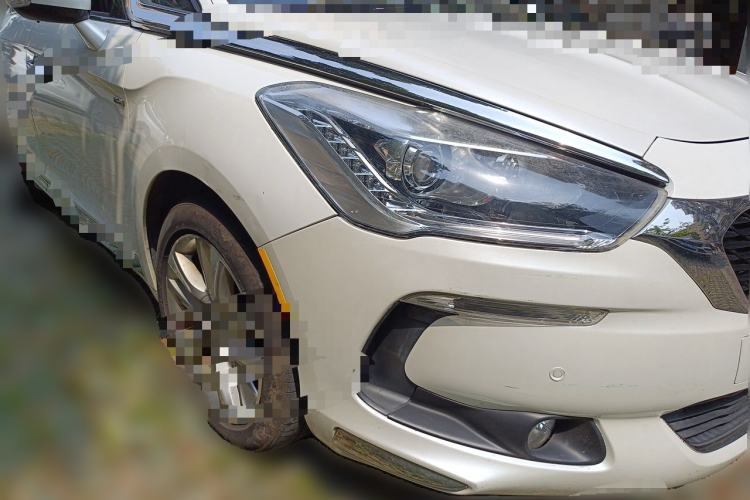 Used DS 5 2015 1.6T Luxury Edition THP160 Front Right 45 Deg