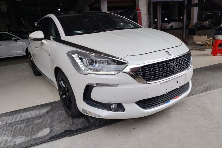 Used DS 5 2015 1.8T Luxury Edition THP200 Front Right 45 Deg