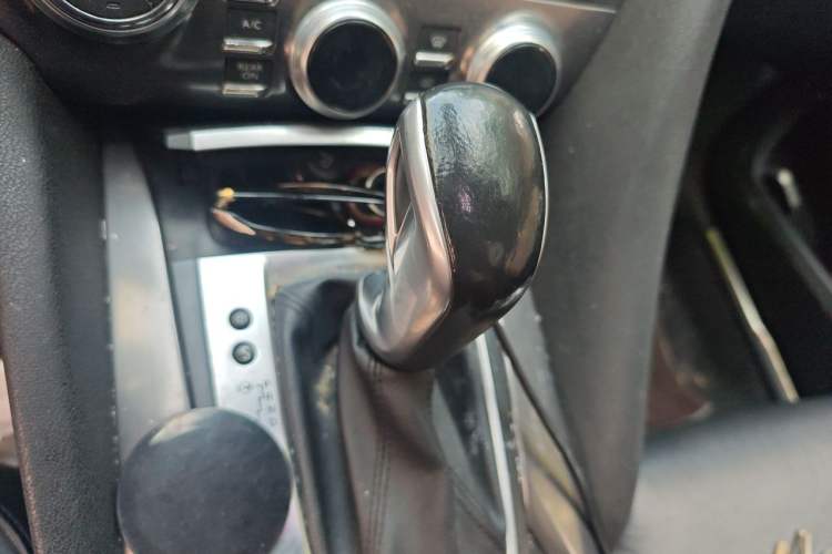 Used DS 5 2015 1.8T Luxury Edition THP200 Gear Lever