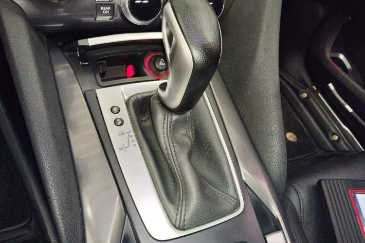 Used DS 5 2015 1.6T Luxury Edition THP160 Gear Lever