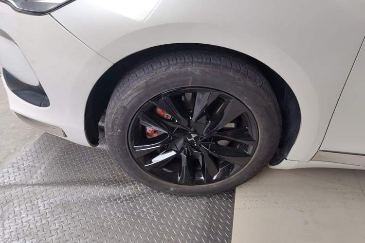 Used DS 5 2015 1.8T Luxury Edition THP200 Left Front Wheel Hub