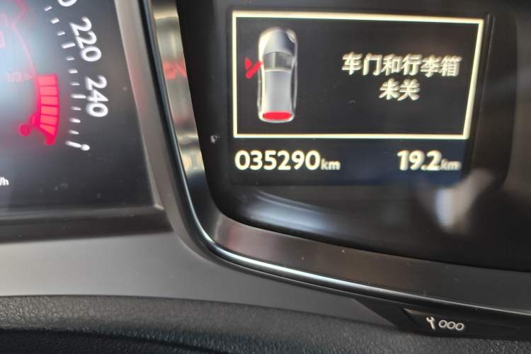 Used DS 5 2015 1.6T Luxury Edition THP160 Odometer Close Up