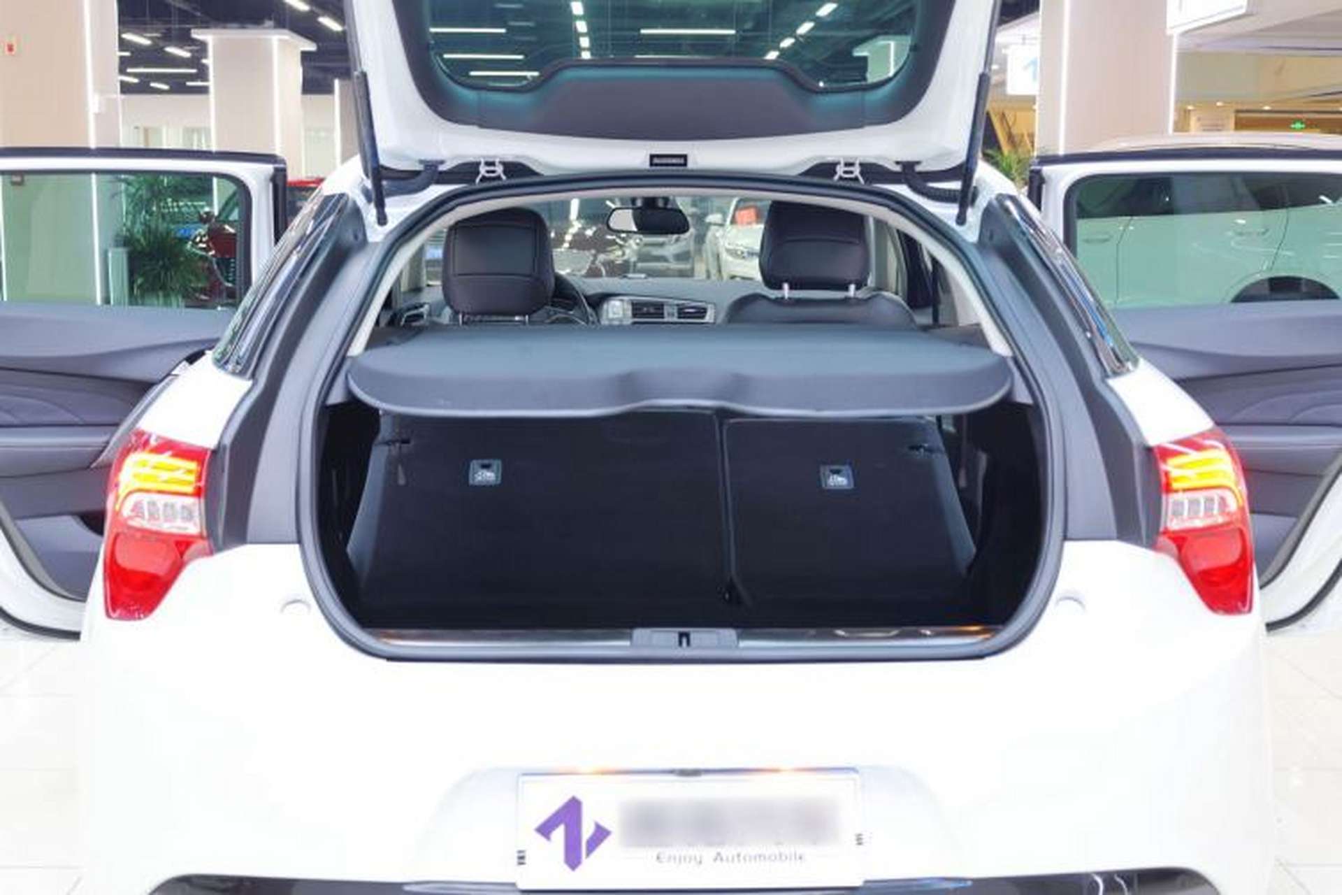 Used DS 5 2015 1.6T Luxury Edition THP160 Trunk