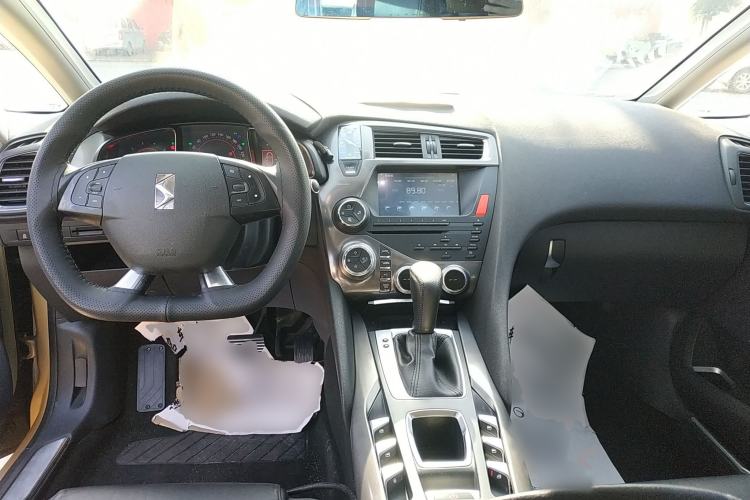 Used DS 5 2015 1.6T Elegant Edition THP160 Center Console
