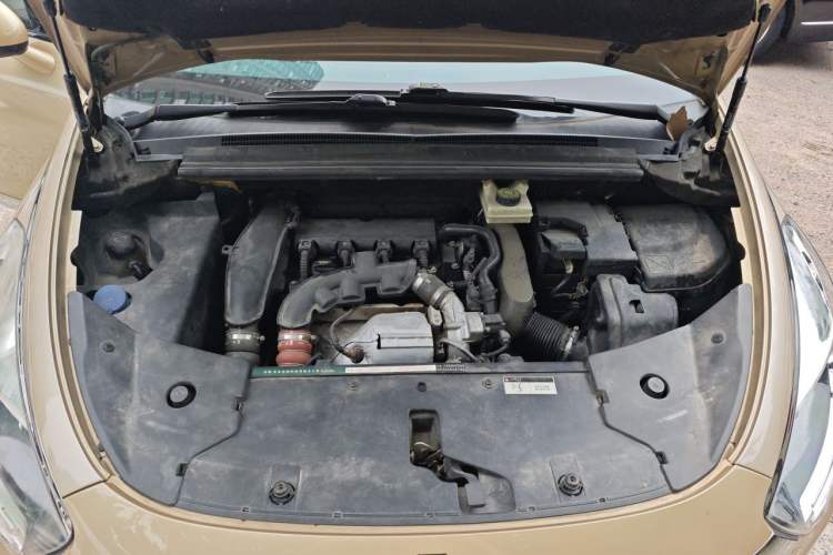 Used DS 5 2015 1.6T Luxury Edition THP160 Engine Bay