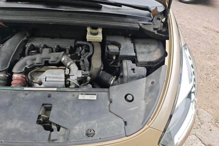 Used DS 5 2015 1.6T Luxury Edition THP160 Engine Bay Left