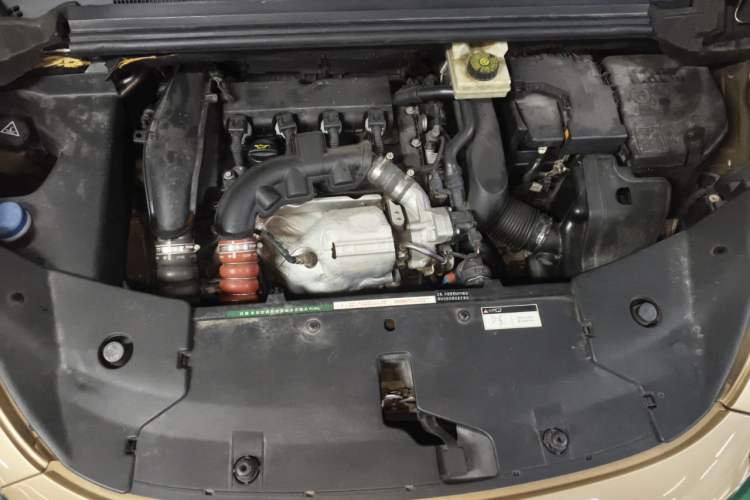 Used DS 5 2015 1.6T Luxury Edition THP160 Engine Bay