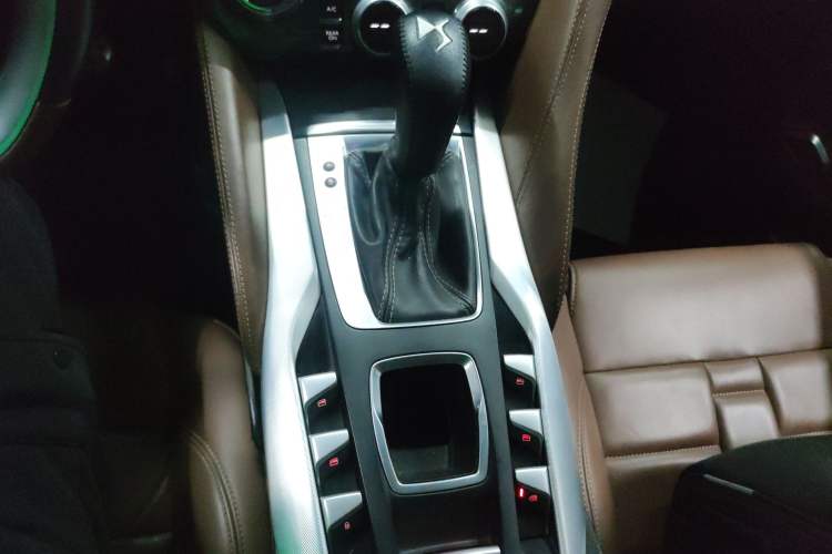 Used DS 5 2015 1.8T Prestige Edition THP200 Gear Lever