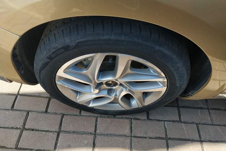 Used DS 5 2015 1.6T Elegant Edition THP160 Left Front Wheel Hub