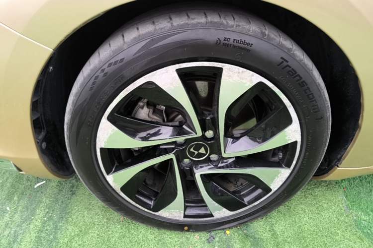 Used DS 5 2015 1.8T 60th Anniversary Limited Edition THP200 Left Front Wheel Hub