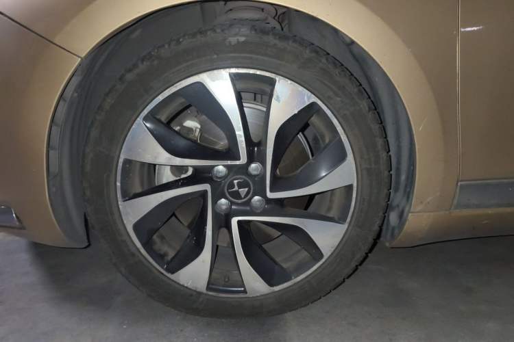 Used DS 5 2015 1.8T 60th Anniversary Limited Edition THP200 Right Front Wheel Hub