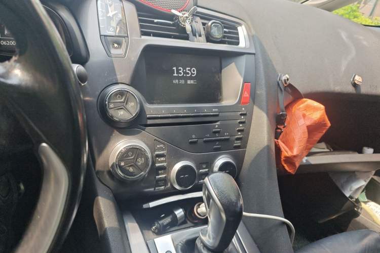 Used DS 5 2018 30THP P-Line Sport Model Audio And AC Panel