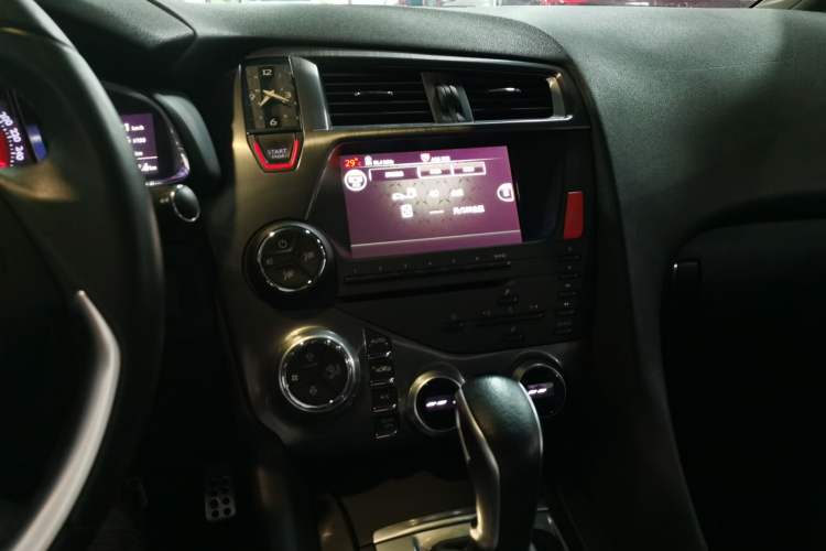 Used DS 5 2018 30THP P-Line Sport Model Audio And AC Panel