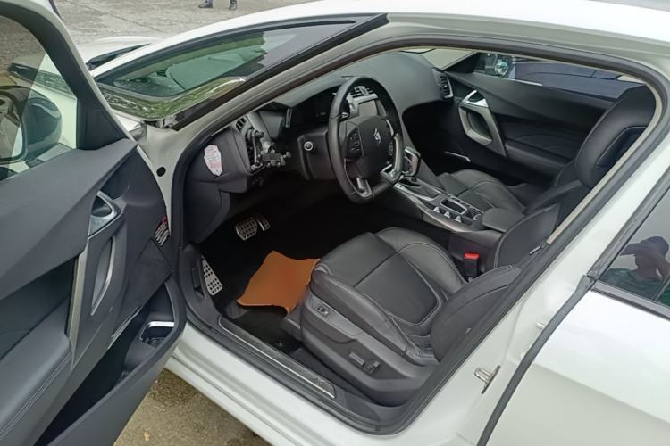 Used DS 5 2018 30THP P-Line Sport Model Driver Seat