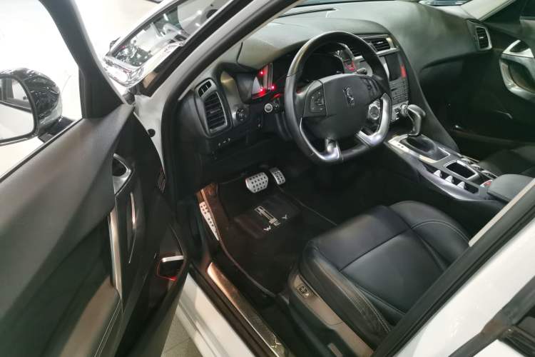 Used DS 5 2018 30THP P-Line Sport Model Driver Seat