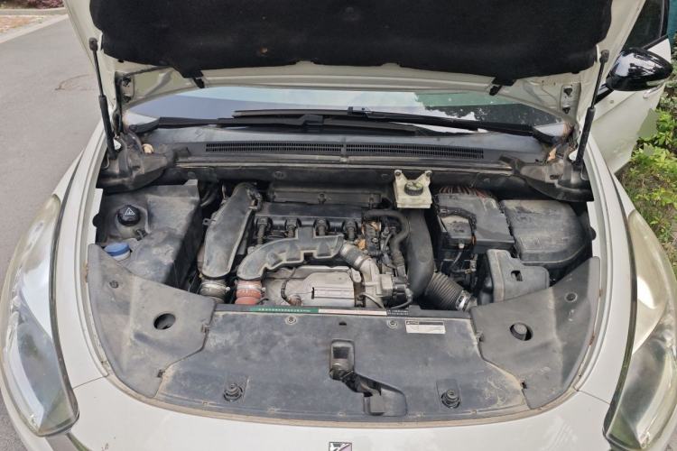Used DS 5 2018 30THP P-Line Sport Model Engine Bay