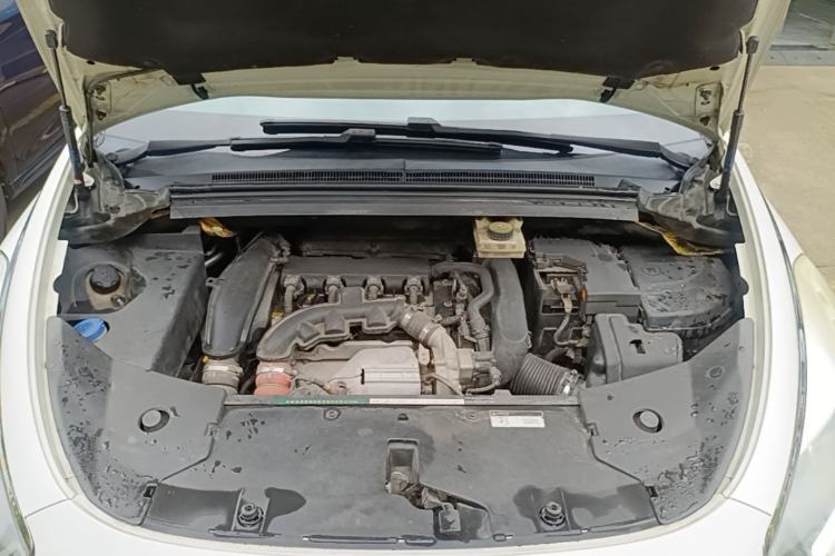 Used DS 5 2018 30THP P-Line Sport Model Engine Bay