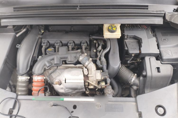 Used DS 5 2018 30THP P-Line Sport Model Engine Bay