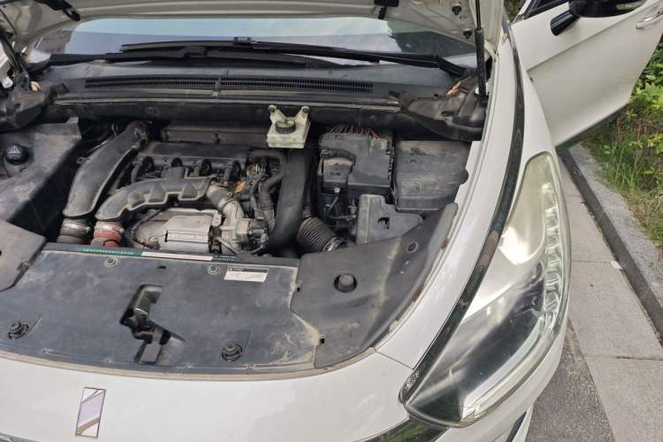 Used DS 5 2018 30THP P-Line Sport Model Engine Bay Left