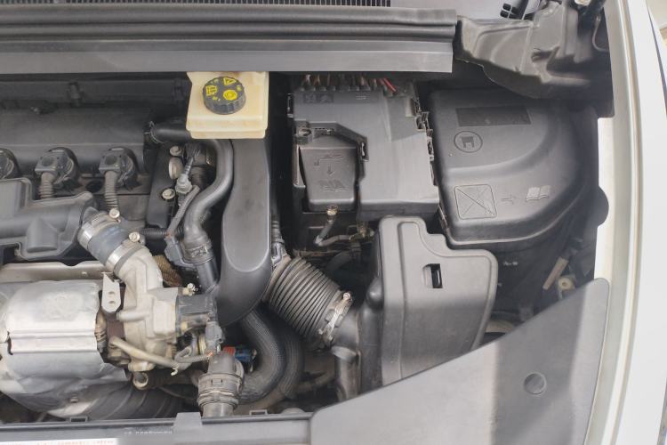 Used DS 5 2018 30THP P-Line Sport Model Engine Bay Left