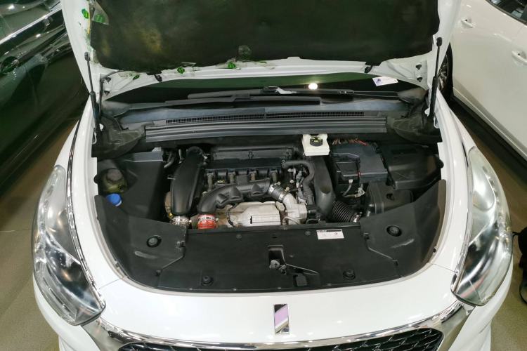 Used DS 5 2018 30THP P-Line Sport Model Engine Bay