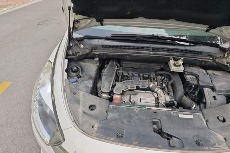 Used DS 5 2018 30THP P-Line Sport Model Engine Bay Right
