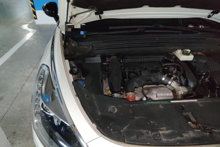 Used DS 5 2018 30THP P-Line Sport Model Engine Bay Right