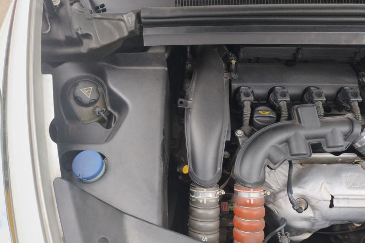 Used DS 5 2018 30THP P-Line Sport Model Engine Bay Right