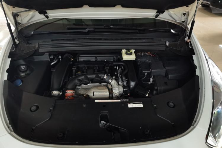Used DS 5 2018 30THP P-Line Sport Model Engine Bay