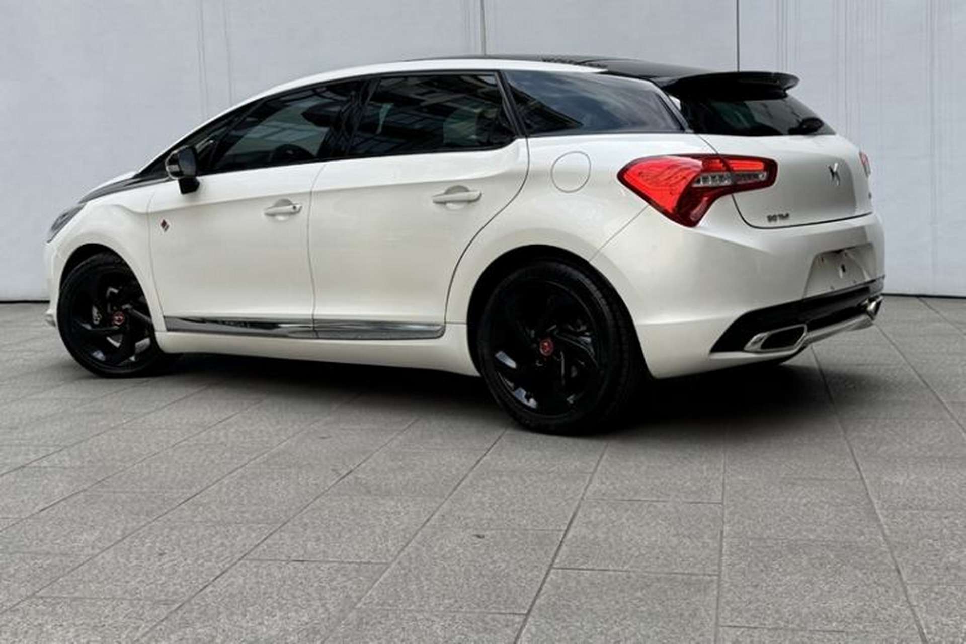 Used DS 5 2018 30THP P-Line Sport Model Exterior 4