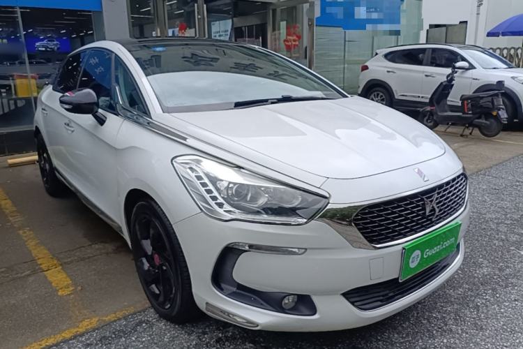 Used DS 5 2018 30THP P-Line Sport Model Front Right 45 Deg