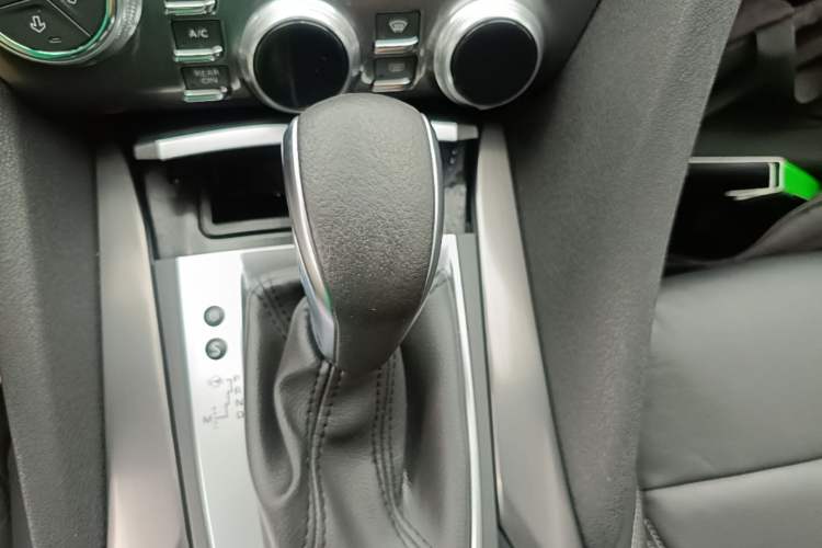 Used DS 5 2018 30THP P-Line Sport Model Gear Lever