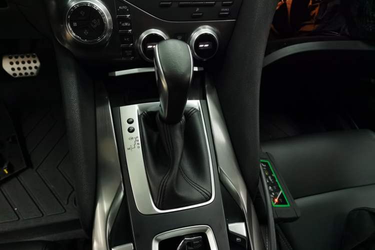 Used DS 5 2018 30THP P-Line Sport Model Gear Lever