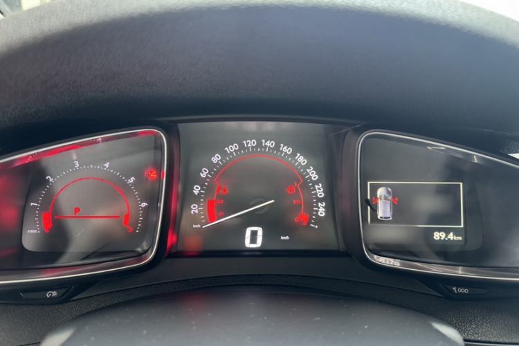 Used DS 5 2018 30THP P-Line Sport Model Interior 1