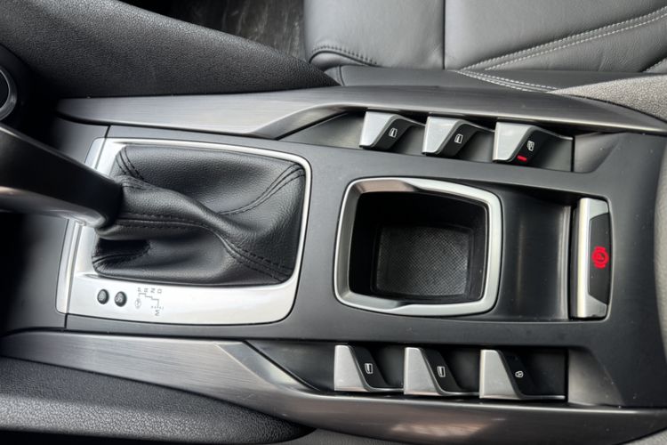 Used DS 5 2018 30THP P-Line Sport Model Interior 3