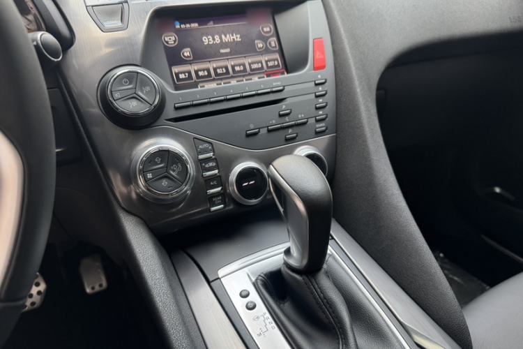 Used DS 5 2018 30THP P-Line Sport Model Interior 4