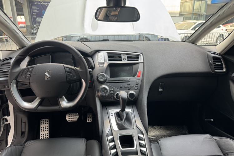 Used DS 5 2018 30THP P-Line Sport Model Interior 5
