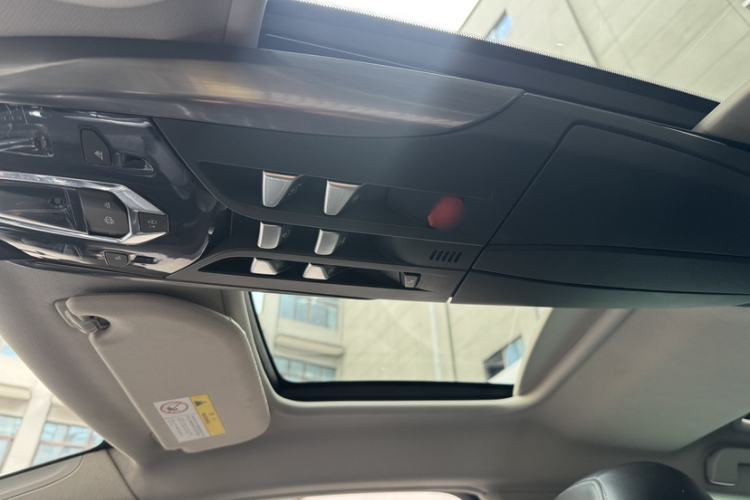 Used DS 5 2018 30THP P-Line Sport Model Interior 8