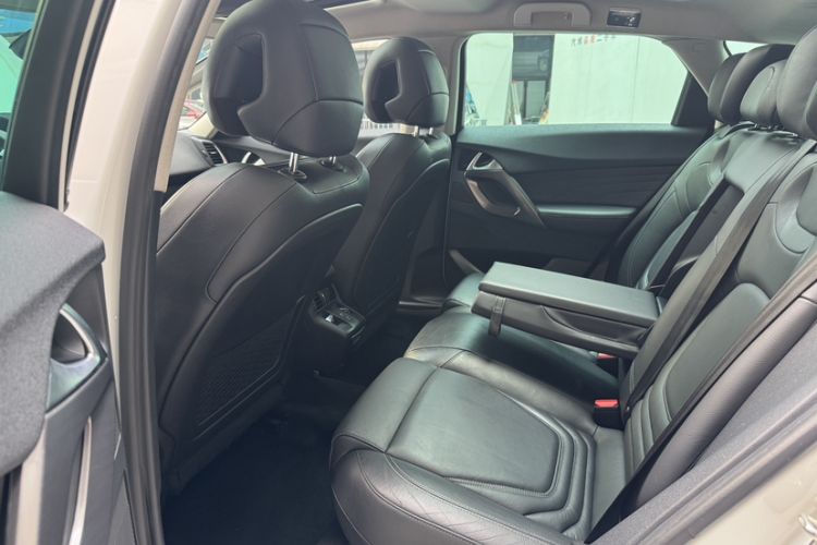 Used DS 5 2018 30THP P-Line Sport Model Interior 9