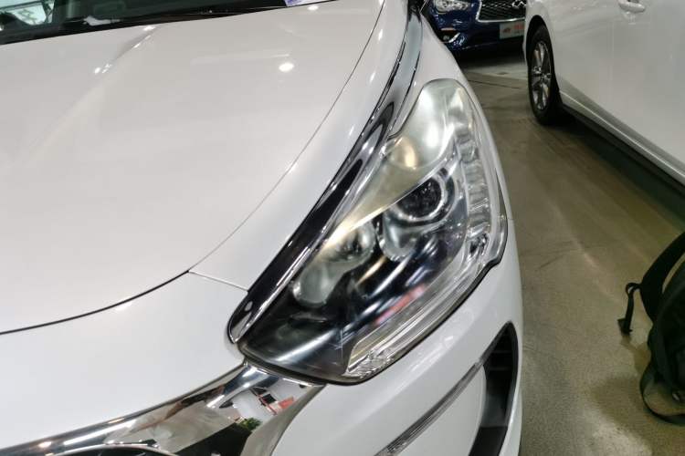 Used DS 5 2018 30THP P-Line Sport Model Left Front Headlight