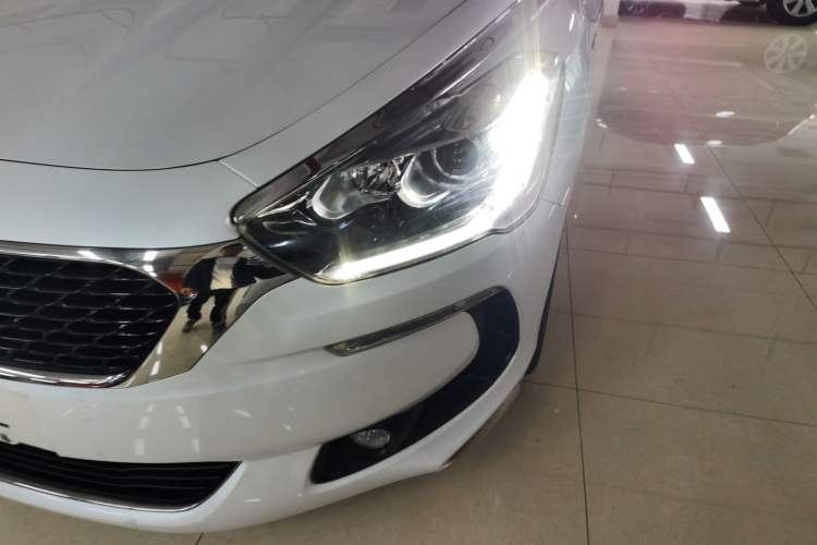 Used DS 5 2018 30THP P-Line Sport Model Left Front Headlight