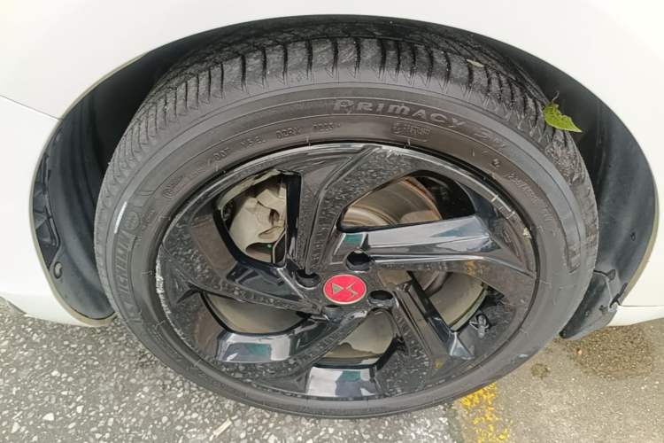 Used DS 5 2018 30THP P-Line Sport Model Left Front Wheel Hub